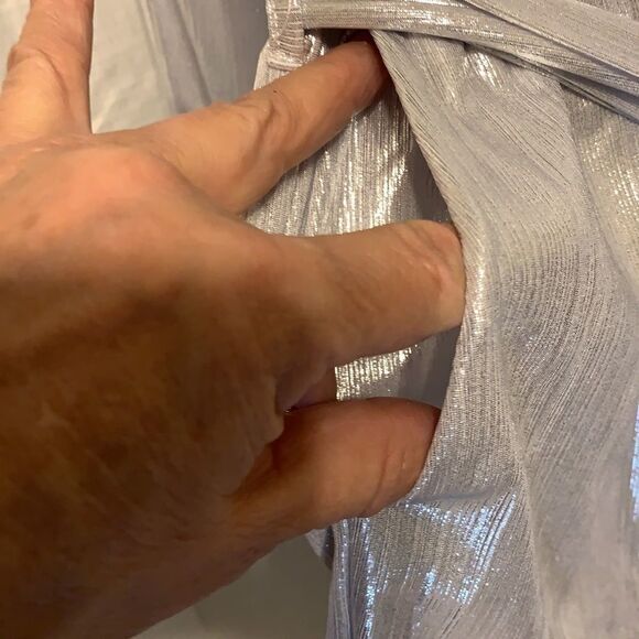 Yoins small silver shimmering long sleeve romper NWT - Picture 5 of 10